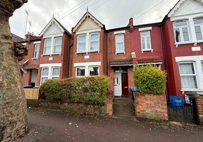 2 Bedroom Flat For Sale In A Deacon Road, Cricklewood, London, NW2