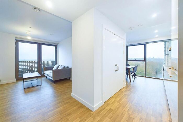 2 Bedroom Flat To Rent In Apex Gardens, London, N15
