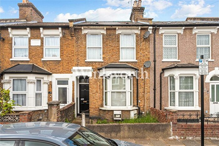 1 Bedroom Flat For Sale In Birkbeck Road, London, N17