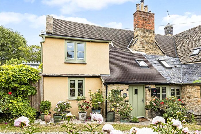 3 Bedroom Cottage For Sale In Church Street, Fifield, OX7
