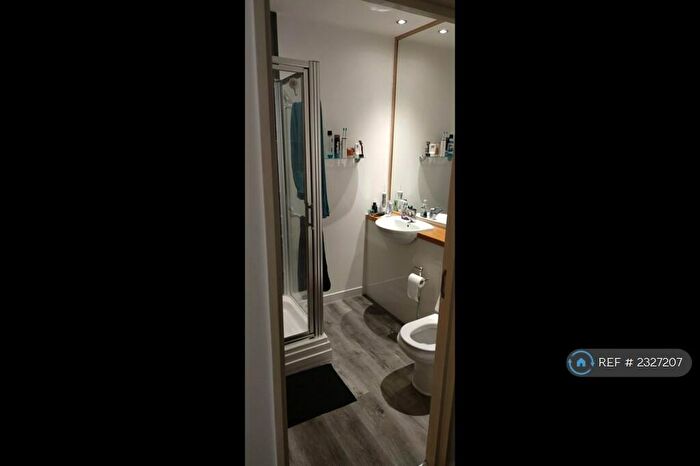 2 Bedroom Flat To Rent In Beetham Plaza, Liverpool, L2