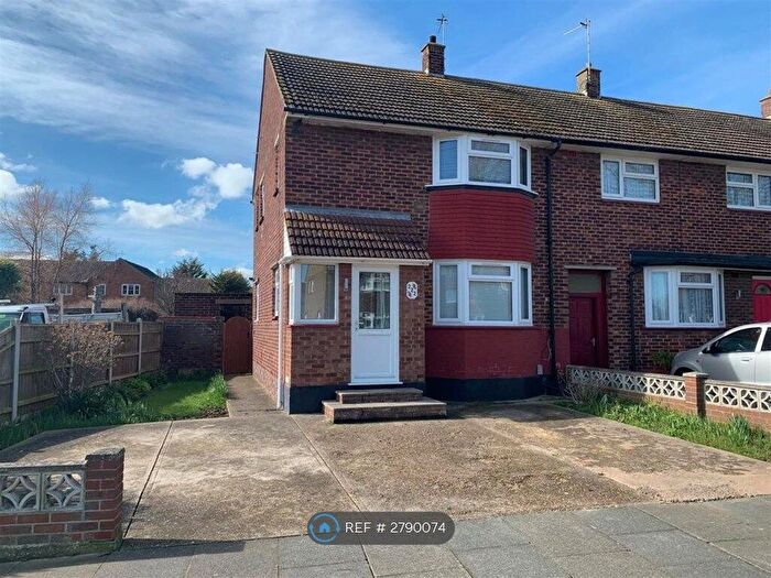 3 Bedroom Semi Detached House To Rent In Newington Avenue, Southend-On-Sea, SS2