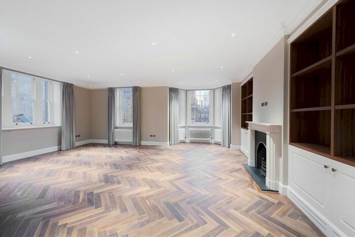 3 Bedroom Flat To Rent In Sloane Gardens, Sloane Square, London, SW1W