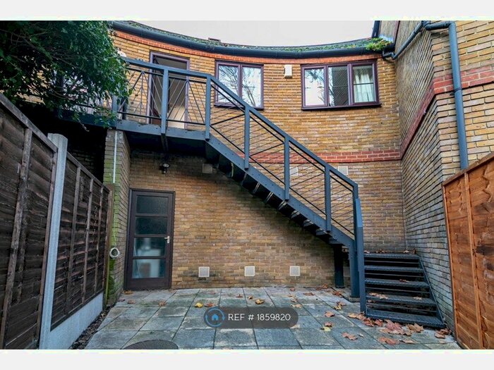 1 Bedroom Maisonette To Rent In Brunswick Quay, London, SE16