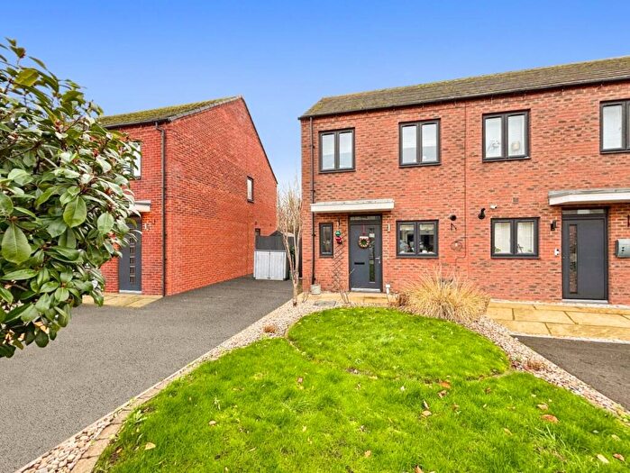 2 Bedroom End Of Terrace House For Sale In Macbeth Road, Meon Vale, Stratford-upon-Avon, CV37