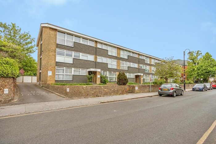 2 Bedroom Flat For Sale In Chatsworth Road, Croydon, CR0