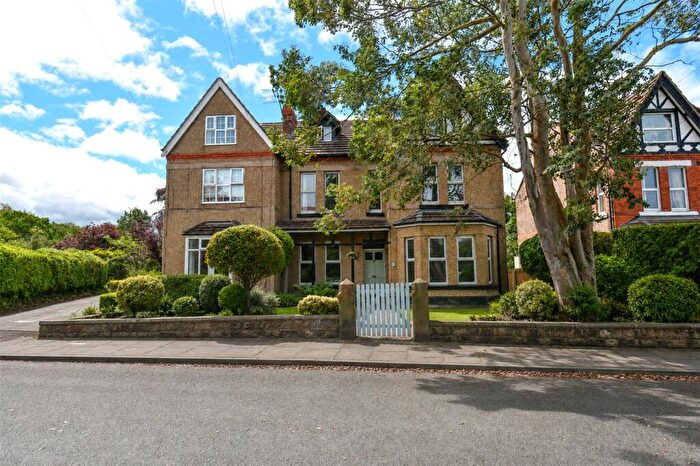 1 Bedroom Flat For Sale In Westbourne Grove, West Kirby, Wirral, CH48
