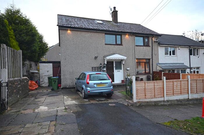 4 Bedroom Semi Detached House For Sale In Waterside, Hyde, SK14