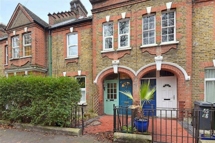 2 Bedroom Flat To Rent In Winns Terrace, London, E17