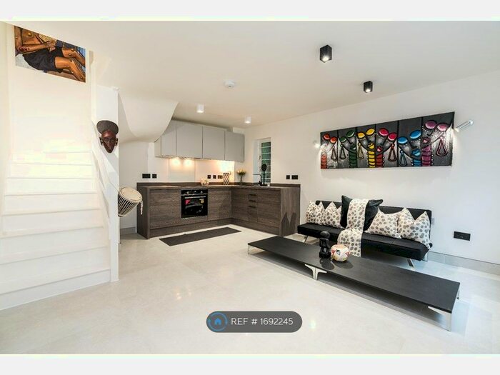 2 Bedroom End Of Terrace House To Rent In Lansdowne Wood Close, London, SE27