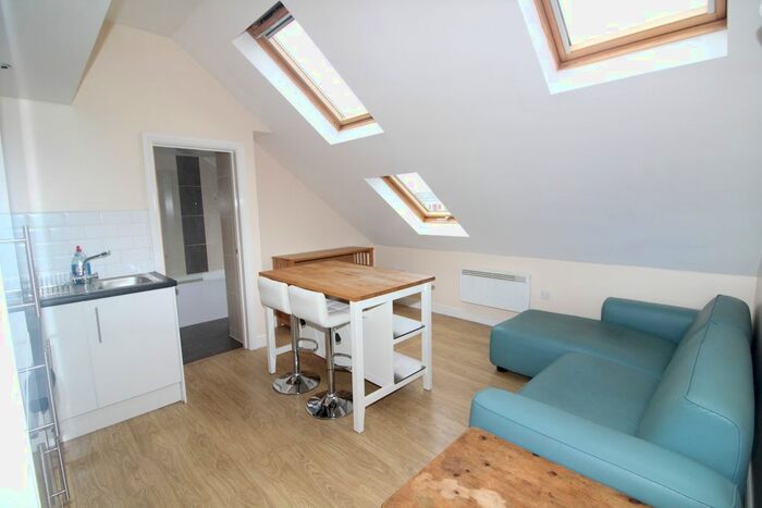 2 Bedroom Flat To Rent In Russell Street, Cathays, Cardiff CF24