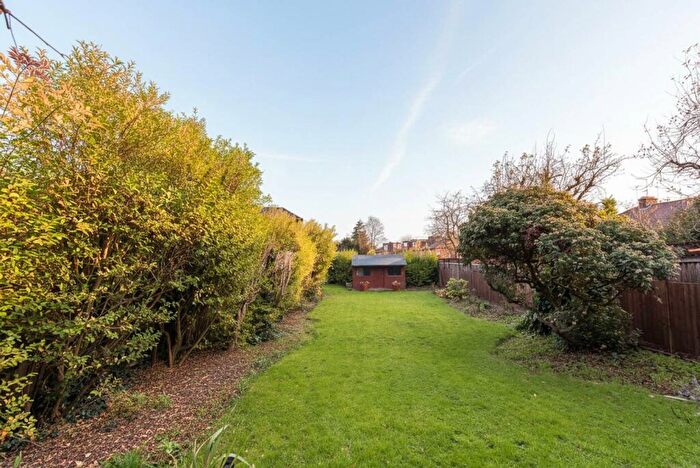 5 Bedroom House For Sale In Hendon Way, Golders Green, London, NW2