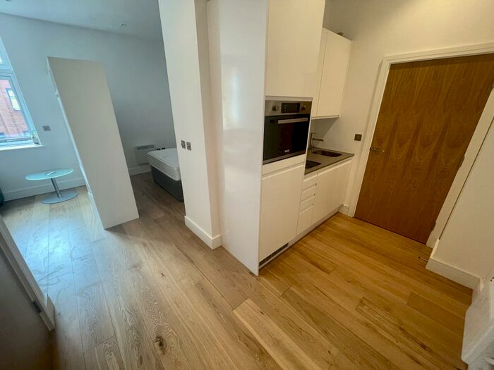 Studio To Rent In Park Street West, Luton, Bedfordshire, LU1