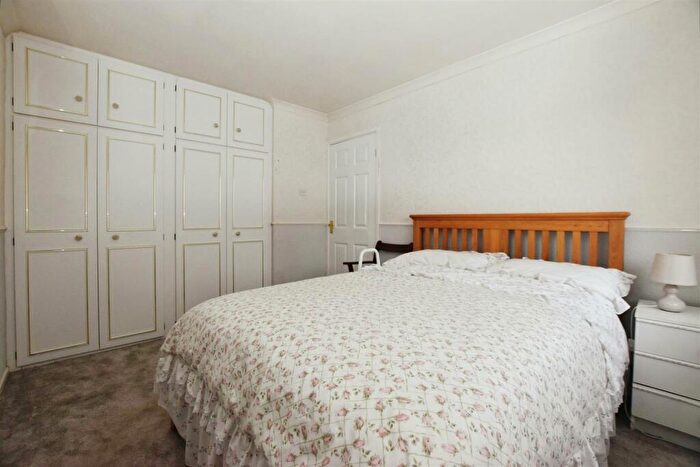 2 Bedroom Semi-Detached Bungalow For Sale In Normanton Rise, Hull, HU4