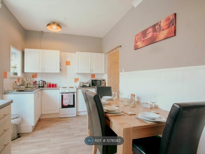 2 Bedroom Terraced House To Rent In Woodside Road, Halifax HX3