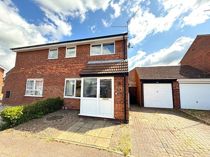 3 Bedroom Semi-Detached House For Sale In North Wootton - Bed Semi-Detached Close To School & Amenities, PE30