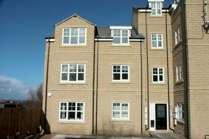 2 Bedroom Flat To Rent In Woolcombers Way, Bradford, West Yorkshire, BD4