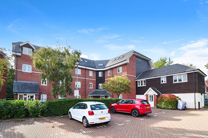 3 Bedroom Flat For Sale In Wharf Way, Hunton Bridge, WD4