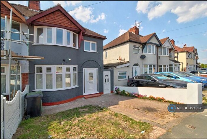 4 Bedroom Semi Detached House To Rent In Stourbridge Road, Dudley, DY1