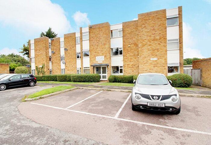 2 Bedroom Flat To Rent In Valley View, Goffs Oak, EN7