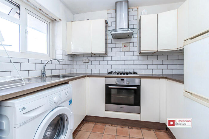 1 Bedroom Flat To Rent In Knottisford Street, Bethnal Green, London, E2