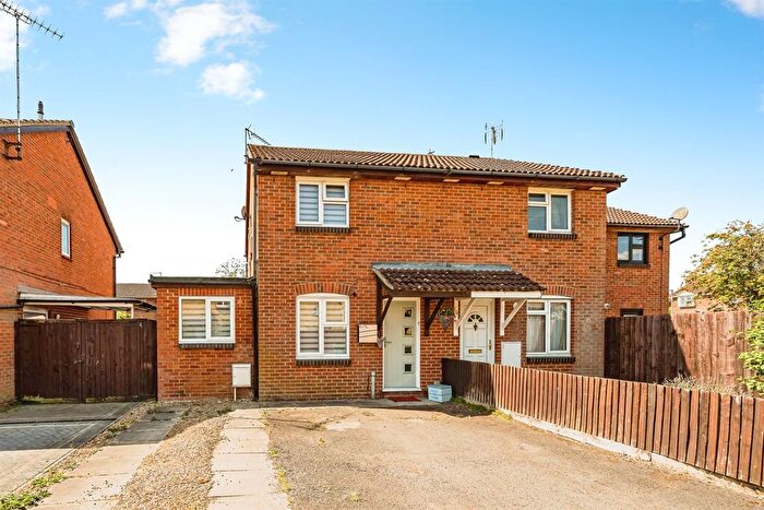 2 Bedroom Semi Detached House For Sale In Field Way, Aylesbury, HP20