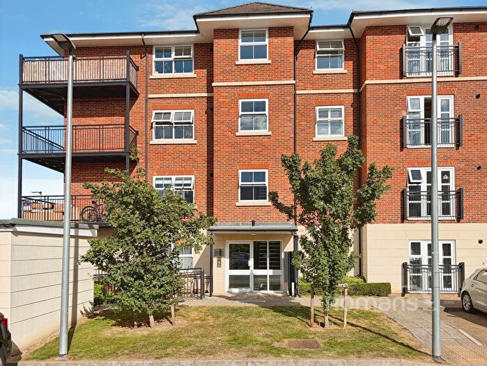 2 Bedroom Flat For Sale In Sopwith Drive, Farnborough, Hampshire, GU14