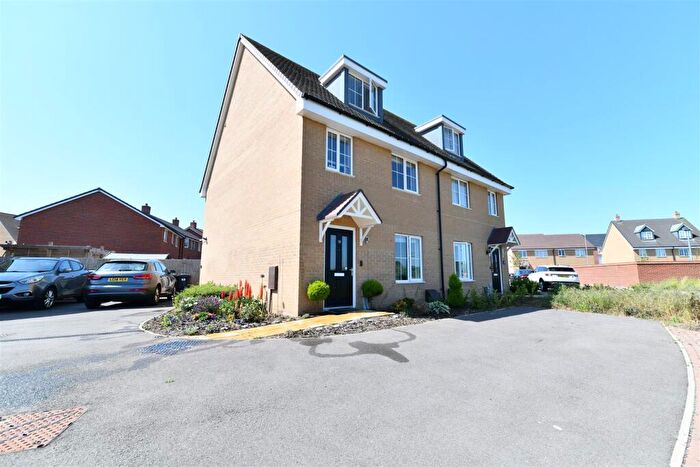 4 Bedroom Semi-Detached House To Rent In Lily Edge, Biggleswade, SG18