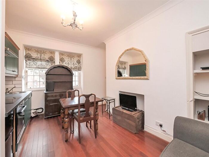 1 Bedroom Flat To Rent In Well Court, Dean Path, Edinburgh, Midlothian, EH4