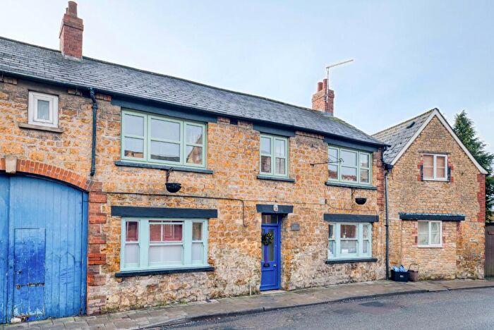 2 Bedroom Apartment For Sale In Station Road, Castle Cary, Somerset, BA7