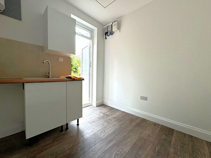 Studio To Rent In Kingsway, Wembley, HA9