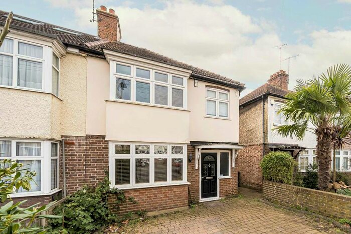 4 Bedroom Property To Rent In Kneller Gardens, Isleworth, TW7