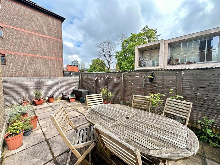 1 Bedroom Apartment To Rent In Seven Sisters Road, London, N4