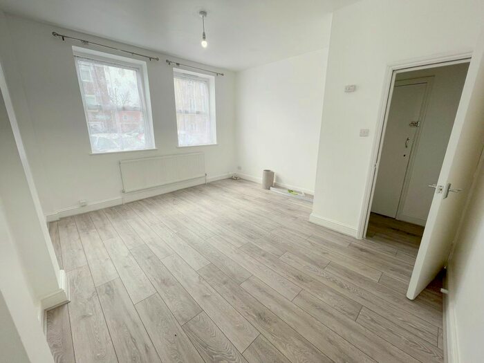 3 Bedroom Maisonette To Rent In Median Road, Hackney, E5