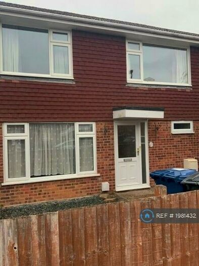 4 Bedroom Terraced House To Rent In Roman Way, Farnham, GU9