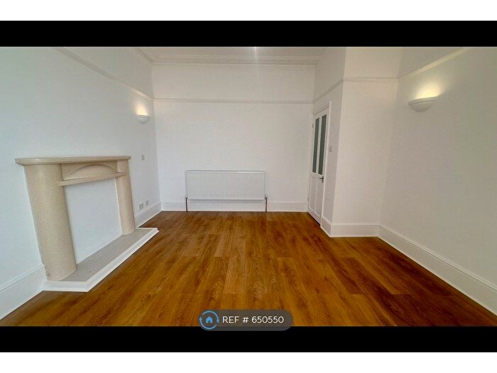 2 Bedroom Flat To Rent In Perry Hill, London, SE6