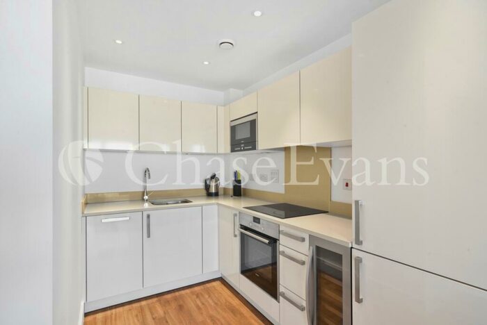 1 Bedroom Flat To Rent In Queensland Road, Islington, London, N7