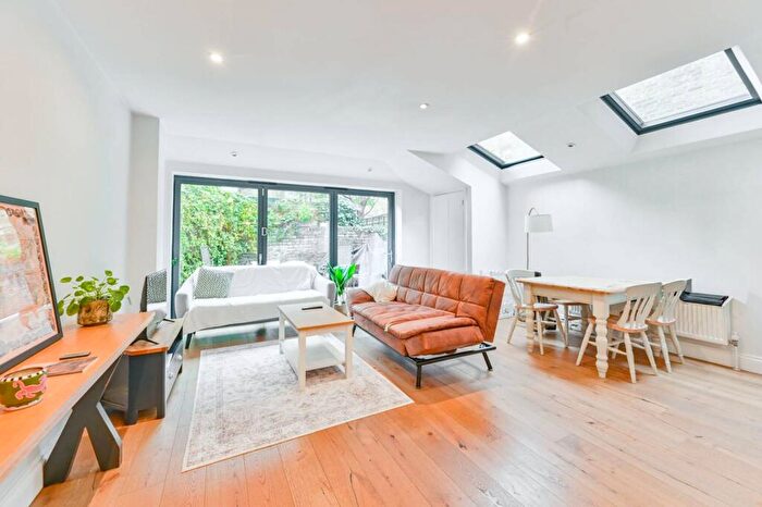 2 Bedroom Flat For Sale In Warriner Gardens, Battersea Park, London, SW11