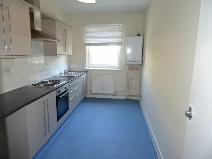 3 Bedroom Flat To Rent In Glyntaff Housing Estate, Rhydyfelin, Pontypridd, CF37