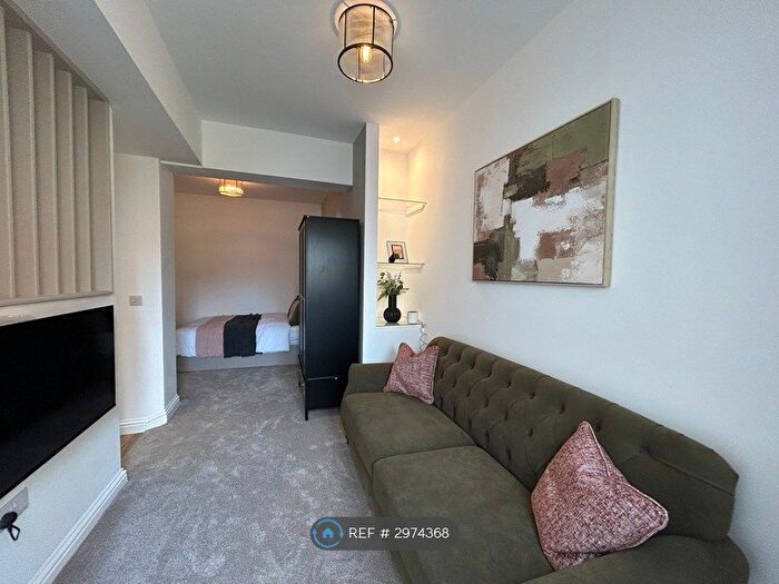 Studio To Rent In High St, Rushden, NN10