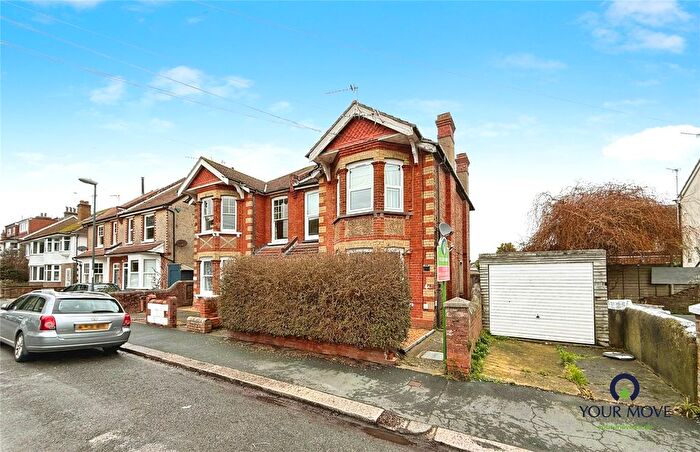 4 Bedroom Semi-Detached House For Sale In Richmond Avenue, Bognor Regis, West Sussex, PO21