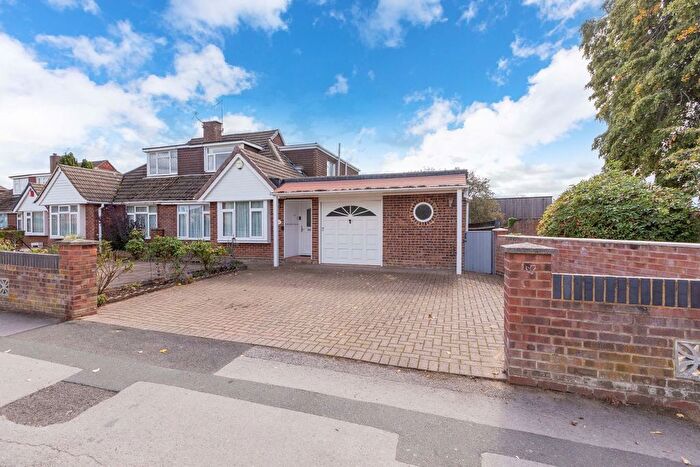 4 Bedroom Semi-Detached House For Sale In Farm Road, Maidenhead, SL6