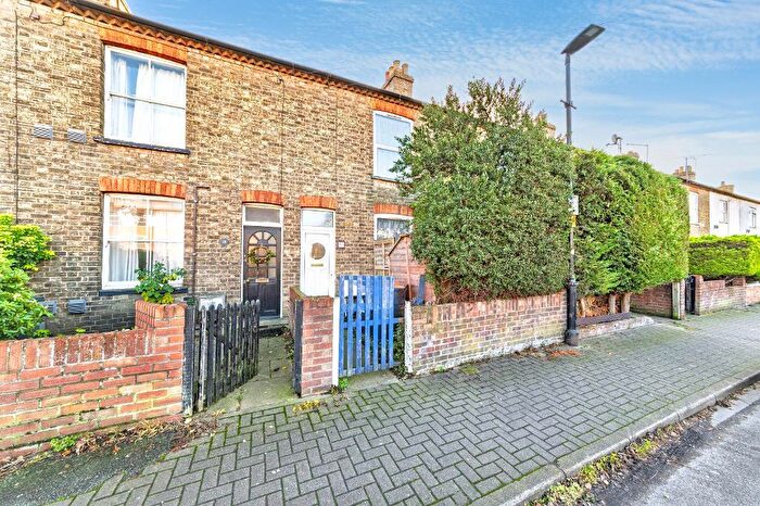 2 Bedroom Terraced House For Sale In Ampthill Street, Bedford, MK42