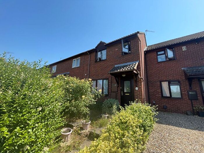 3 Bedroom Terraced House For Sale In Senwick Drive, Wellingborough, Northamptonshire, NN8