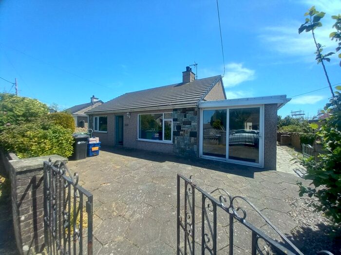 3 Bedroom Detached Bungalow To Rent In Lon Uchaf, Brynsiencyn, LL61