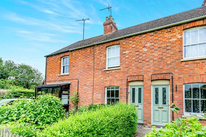 2 Bedroom Cottage To Rent In The Green, Loughton, MK5