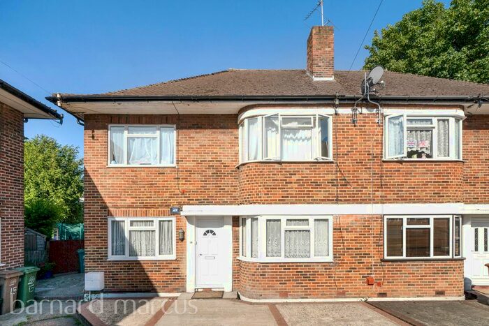 2 Bedroom Maisonette To Rent In Falcourt Close, Sutton SM1