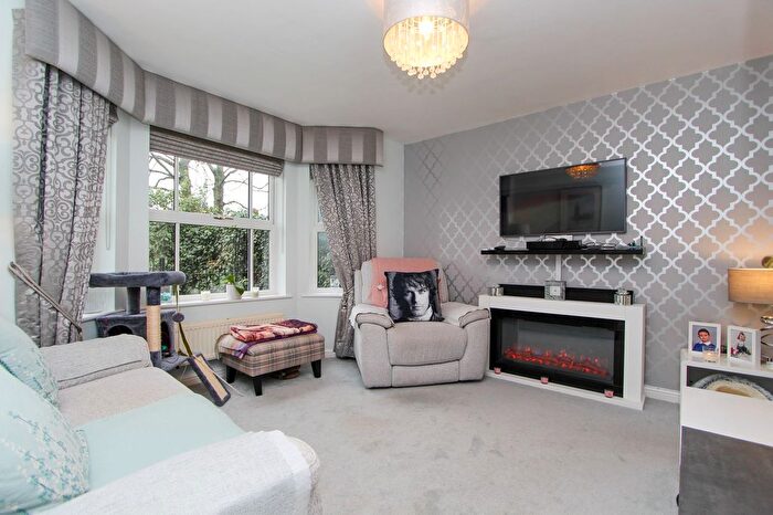 2 Bedroom Flat For Sale In Gunner Grove, Montgomery House, B75