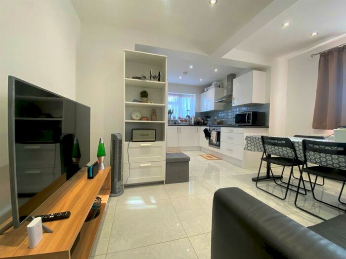 2 Bedroom Maisonette To Rent In Locket Road, Harrow, HA3