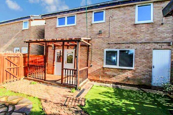 4 Bedroom Semi-Detached House To Rent In Abingdon Square, Cramlington, NE23